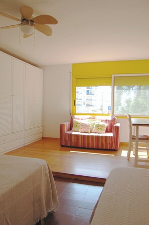 4 bedrooms, iron/ironing board, travel cot, free WiFi