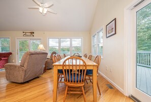 獨棟房屋, 多張床, 壁爐, 花園景觀 | 用餐區