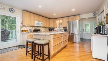 House, Multiple Beds, Fireplace, Garden View | Private kitchen | Fridge, microwave, oven, stovetop