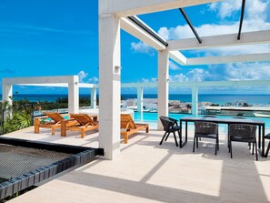 Outdoor pool, pool loungers - Ceren Luxury Apartments by Spot Rentals (Playa del Carmen)