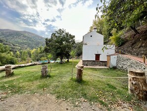 Property grounds - Rural house, ideal for families in the middle of nature. (Júzcar)