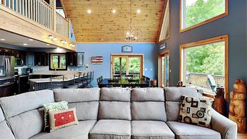 House (6 Bedrooms) | Property amenity