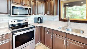 House (6 Bedrooms) | Property amenity