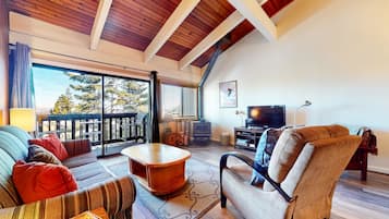 Condo, 2 Bedrooms | Interior