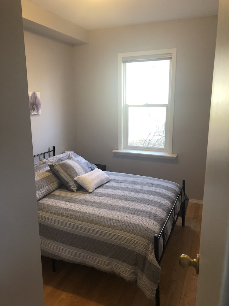 Lovely St Boniface home w/ king bed + private yard Winnipeg Abritel