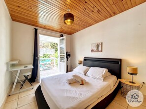 2 bedrooms, iron/ironing board, internet, bed sheets