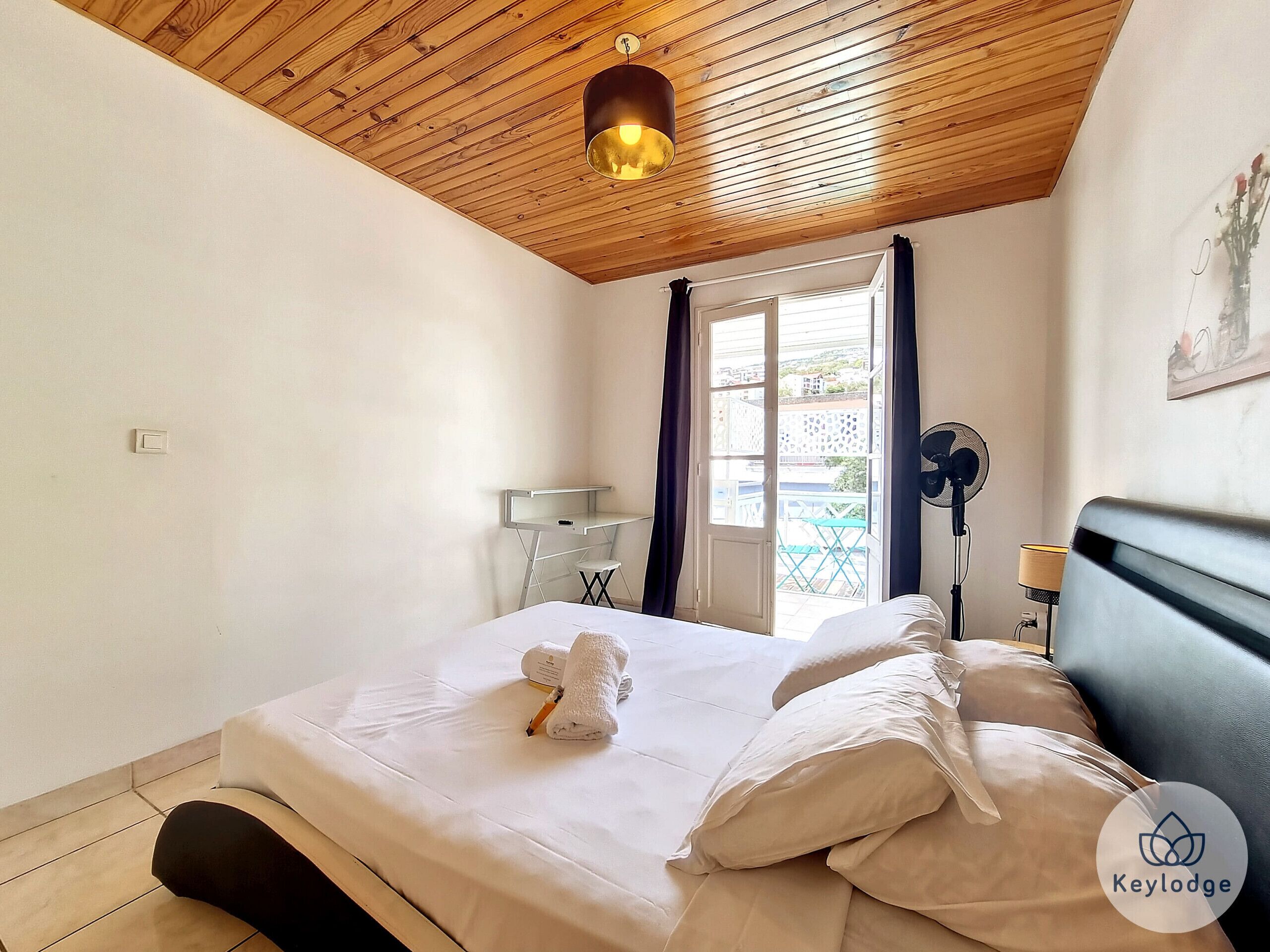 2 chambres, fer et planche à repasser, accès Internet, draps fournis