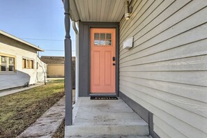 Exterior detail - Sunny Getaway mins to downtown and bottleworks (Indianapolis)