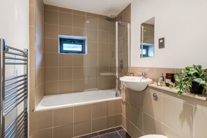 Business Apartment | Bathroom