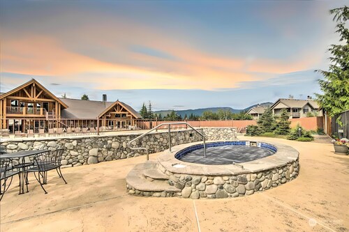 Snowshoe Inn - King Master - Hot Tub - Fire Pit - Trails - Community Pool