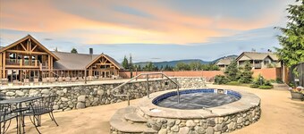 Snowshoe Inn - King Master - Hot Tub - Fire Pit - Trails - Community Pool