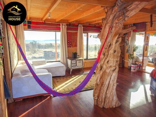 Wooden house with panoramic view a few minutes from the city