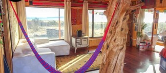 Wooden house with panoramic view a few minutes from the city