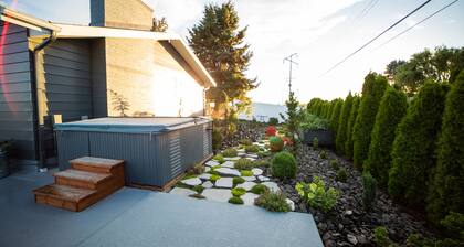 The Farmstead- Pool, Hot Tub, Firepit and Farm Fresh Eggs/Animals in Walla Walla