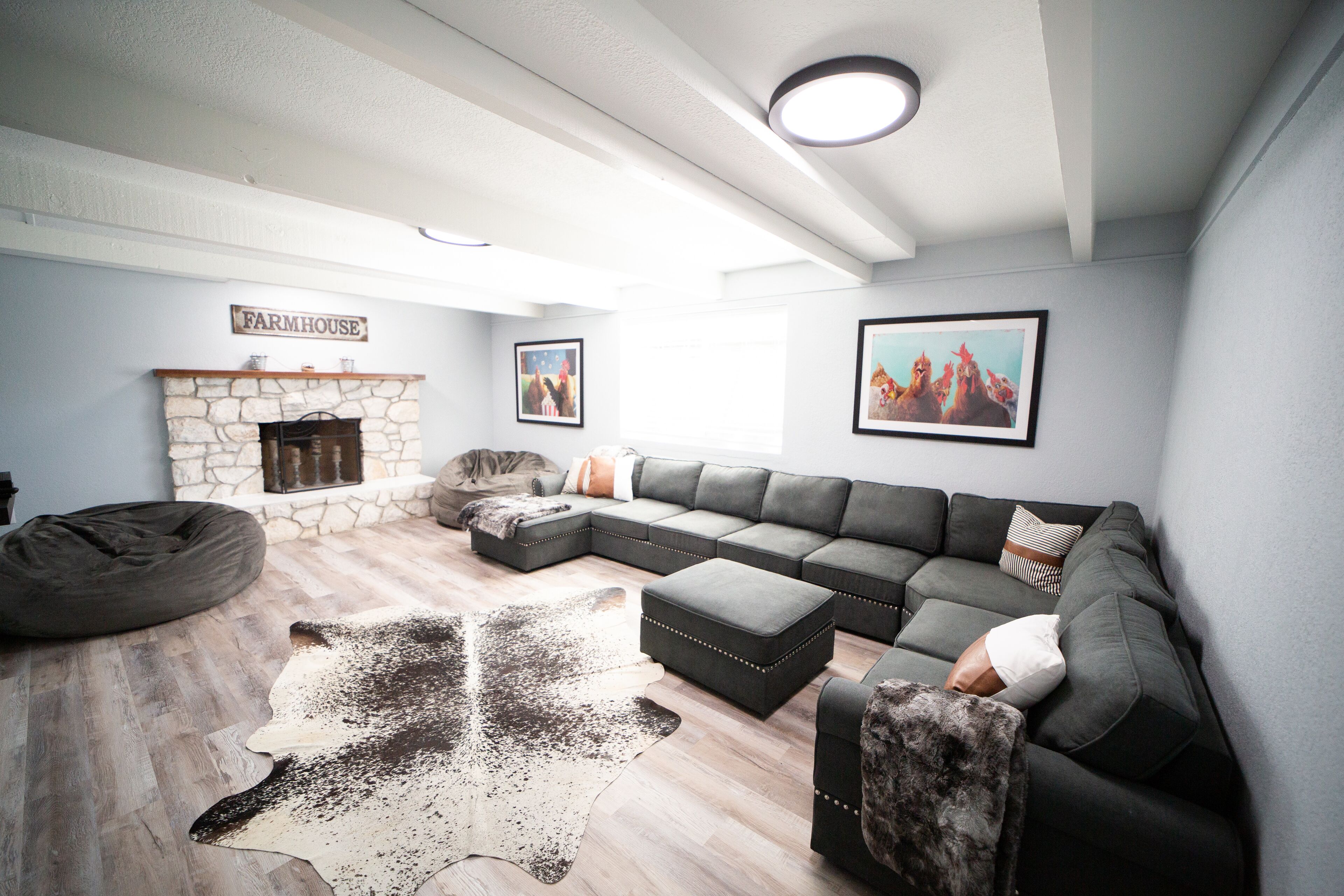 Smart TV, fireplace, stereo