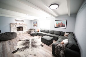 Smart TV, fireplace, stereo