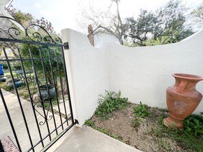 Property grounds - Home away from home triplex two bedroom with office (Austin)