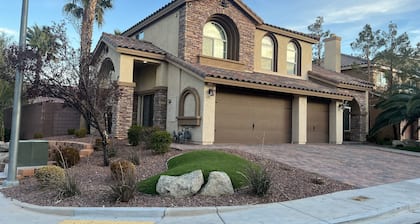 5BD/4BA, King bed, private pool, foosball & pool table, and few miles to strip