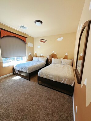 5 室のベッドルーム、エジプト綿のシーツ、デスク、アイロン / アイロン台