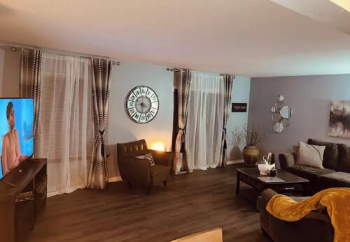 Cozy 3-Bedroom Condo with on-site parking