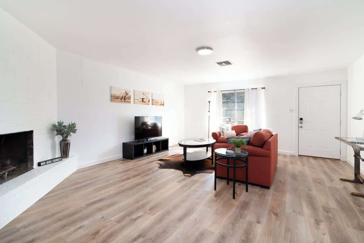 TV, fireplace