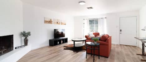 Télévision, cheminée