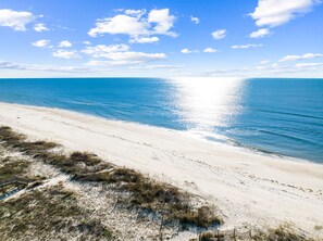 På stranden