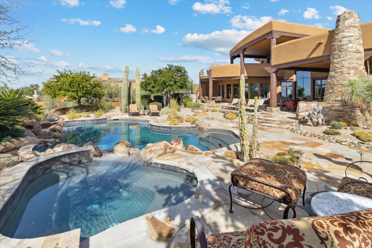 Sprawling Western Paradise on Mirabel Golf Course