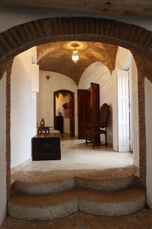 Interior - Location, unique charm, beach, pool, forest, comfort, 360º views (Malveira da Serra)