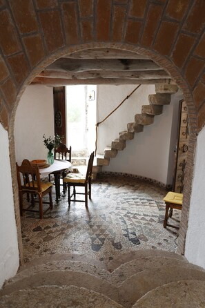 Dining - Location, unique charm, beach, pool, forest, comfort, 360º views (Malveira da Serra)