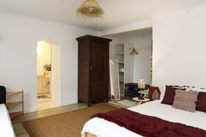 6 bedrooms, WiFi, bed sheets - Location, unique charm, beach, pool, forest, comfort, 360º views (Malveira da Serra)