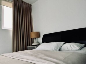 1 habitación, escritorio, tabla de planchar con plancha y wifi gratis 