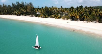 Spacious 3 bedroom Villa next to the beach.