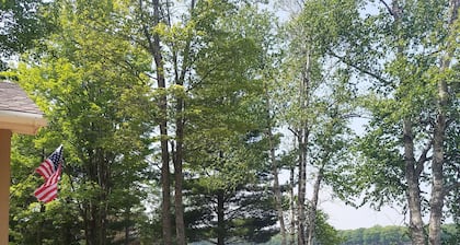 Twin Lakes Cottage on Lake Roland
