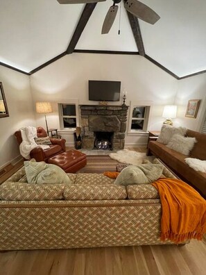 Smart TV, fireplace -  Nature Lover’s Dream  Asheville Cabin w/ Creek, Hot Tub & Fire Pit (Weaverville)