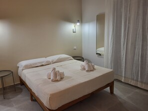 Desk, blackout curtains, iron/ironing board, free WiFi - Casa Villaggio Pirandello (Agrigento)