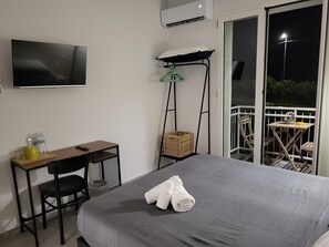 Standard Room | Desk, blackout drapes, iron/ironing board, free WiFi - Casa Villaggio Pirandello (Agrigento)