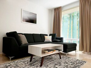 Smart TV, computer monitors