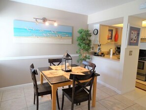 Dining - Ground-level Condo near Beach and Shops - Casa Siesta 2 (Siesta Key)