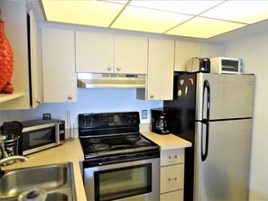 Fridge, microwave, oven, stovetop - Ground-level Condo near Beach and Shops - Casa Siesta 2 (Siesta Key)