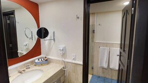 Standard Suite | Bathroom - Superb Studio in Great Location Cabo San Lucas (Cabo San Lucas)