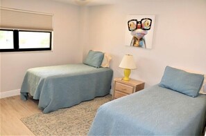 2 chambres, fer et planche à repasser, Wi-Fi gratuit, draps fournis
