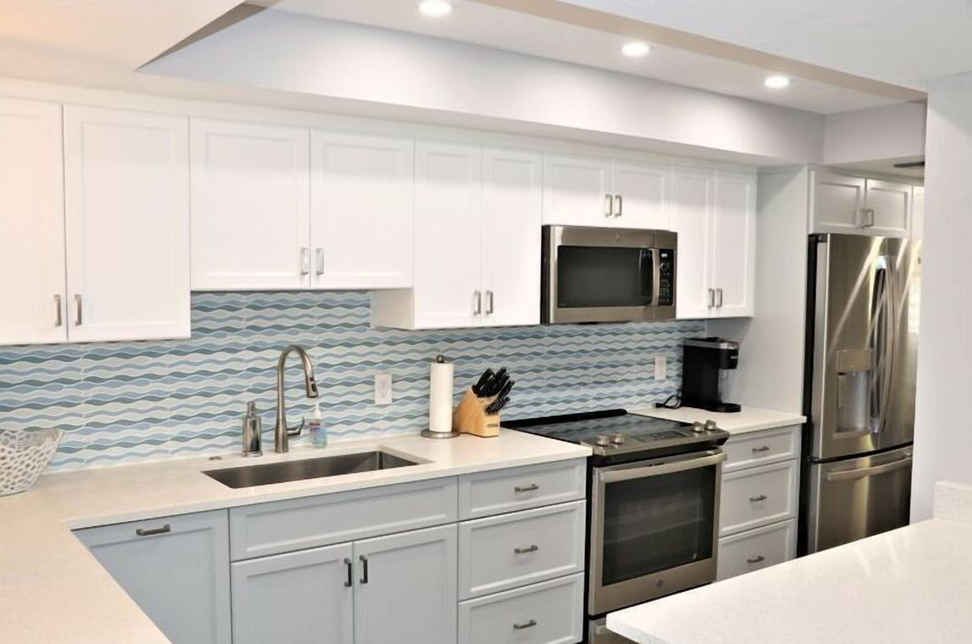 Réfrigérateur, cafetière/bouilloire