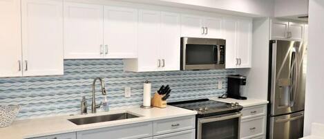 Réfrigérateur, cafetière/bouilloire