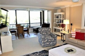 TV, video games, printers - Gulf and Bay Club- B207 Great updated unit! (Siesta Key)