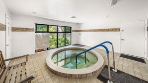 Unclassified image, 5 of 33, button - Gulf and Bay Club- C401 End unit! (Siesta Key)