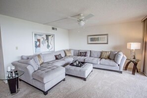 TV - Gulf and Bay Club- C503 Beautifully updated with great views! (Siesta Key)