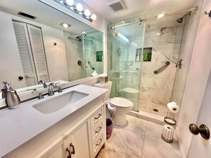 Hair dryer, towels - Lanai and Beach Acess - Gulf and Bay Club E104 (Siesta Key)