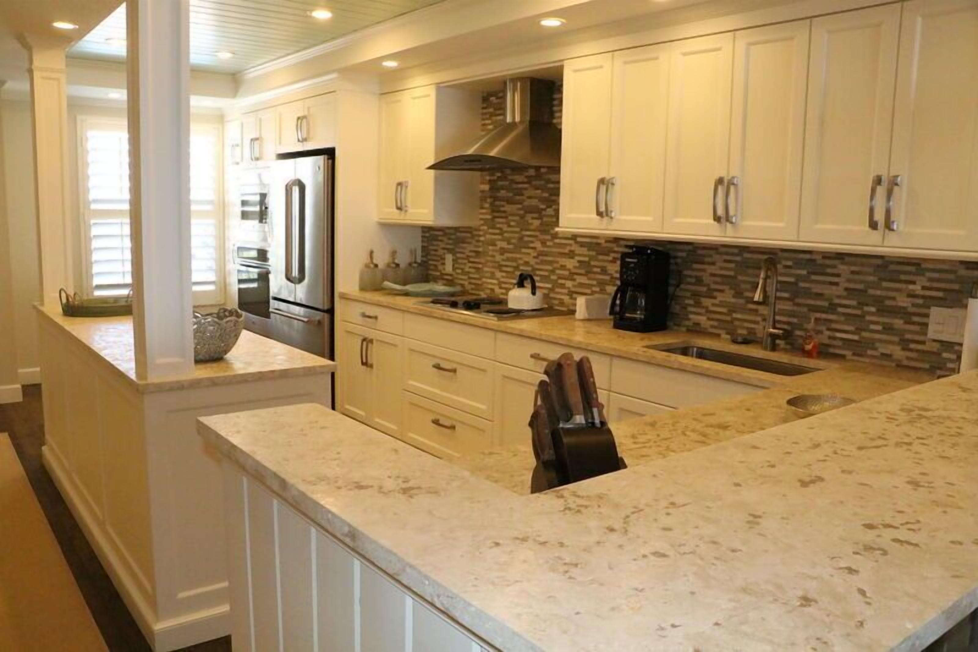 Køleskab, mikrobølgeovn, ovn, kogeplade