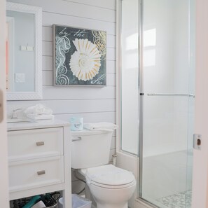 Hair dryer, towels - Gulf Holiday Unit 11- Updated close to the beach and village! (Siesta Key)